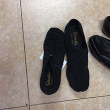 Load image into Gallery viewer, Alt Text: A pair of black Sansha stretch jazz dance shoes viewed from above on a tiled floor.